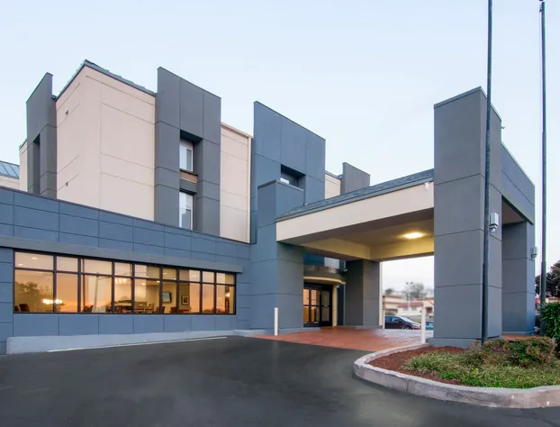 Holiday Inn Express Hotel & Suites Spence Lane by IHG hotel detail image 3