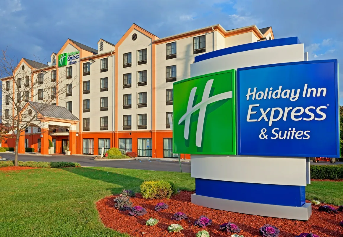 Holiday Inn Express Hotel & Suites Meadowlands Area by IHG hotel hero