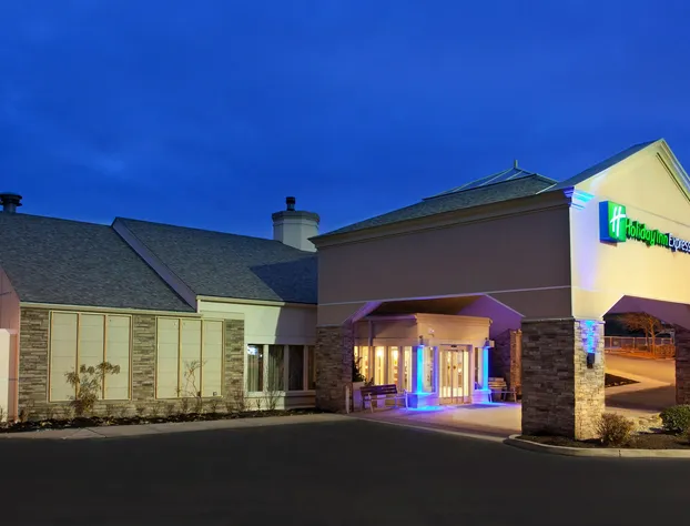 Holiday Inn Express Hotel & Suites Pittsburgh Airport by IHG hotel detail image 1