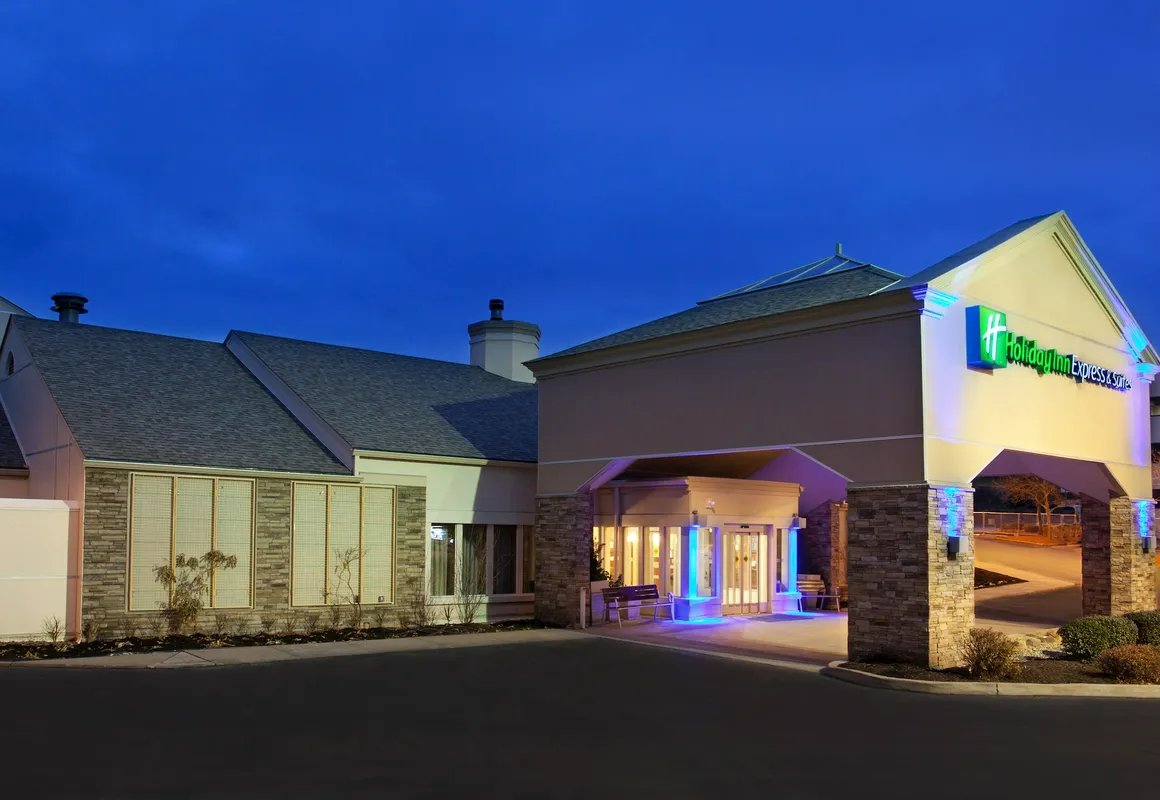 Holiday Inn Express Hotel & Suites Pittsburgh Airport by IHG hotel hero