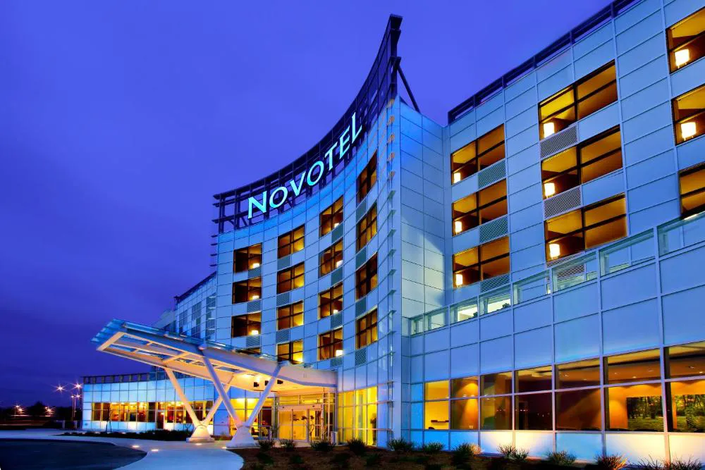 Novotel Montreal Aeroport hotel hero