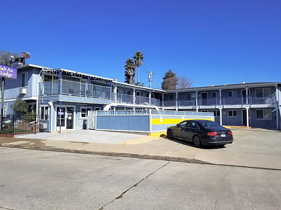 Salt Air Lodge hotel hero