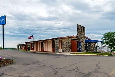 Rodeway Inn hotel hero