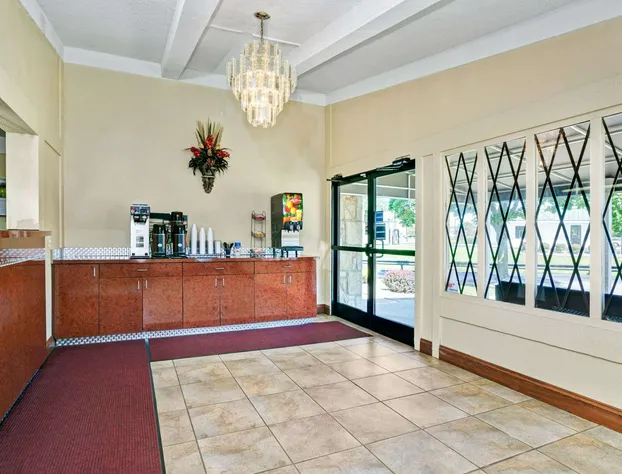 Knights Inn Charleston hotel detail image 4