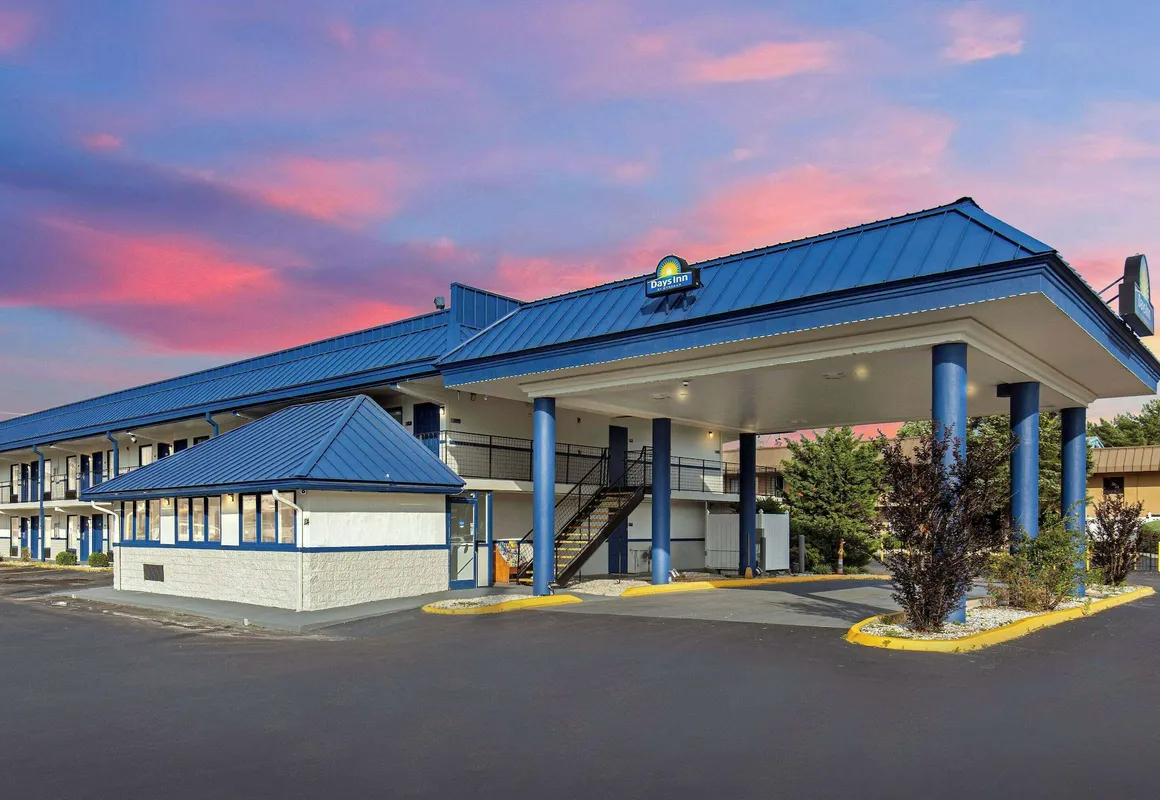 Days Inn by Wyndham Knoxville North hotel hero