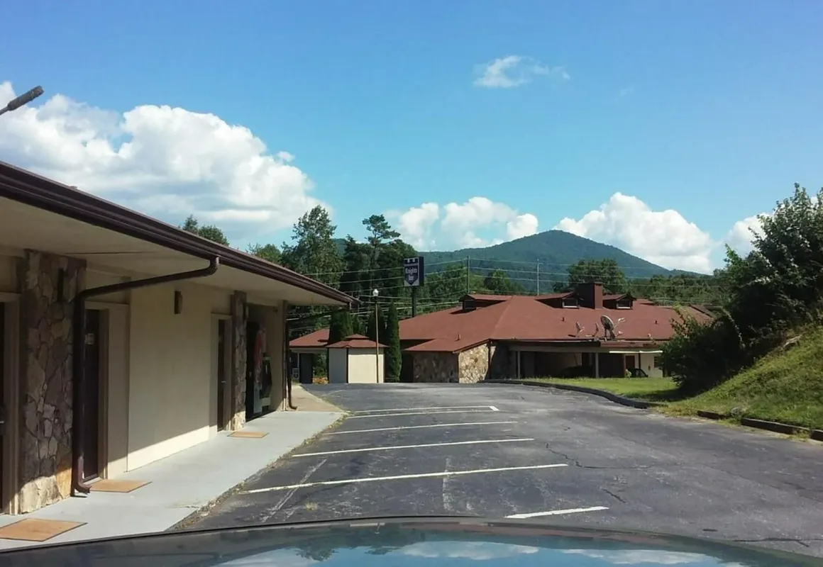 Knights Inn Dillard hotel hero