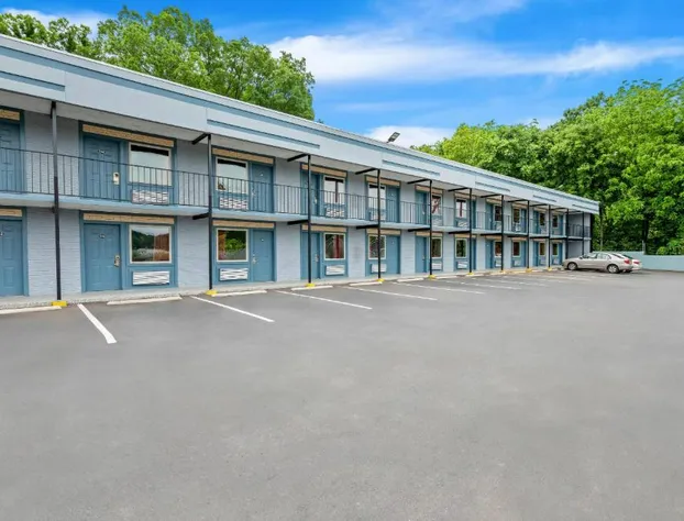 Econo Lodge Charlotte Airport Area hotel detail image 1