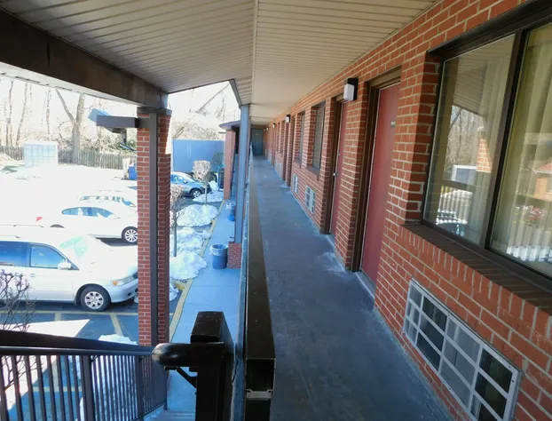 Mounts Motel hotel detail image 2