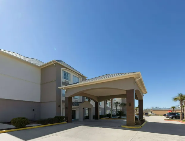 La Quinta Inn & Suites by Wyndham Houma hotel detail image 1