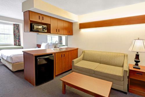 Microtel Inn & Suites By Wyndham Atlanta/Perimete hotel detail image 4