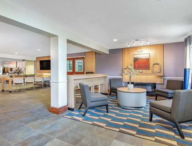 Microtel Inn & Suites by Wyndham Lillington / Campbell Univ hotel detail image 2