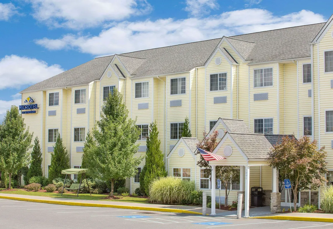 Microtel Inn & Suites by Wyndham Beckley East hotel hero