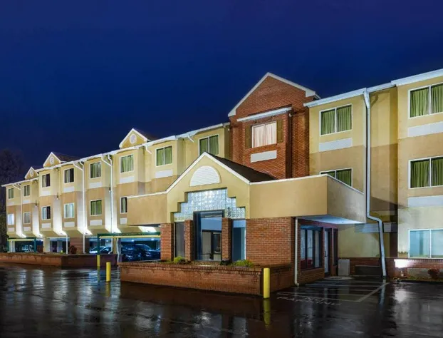 Microtel Inn by Wyndham Cornelius/Lake Norman hotel detail image 4