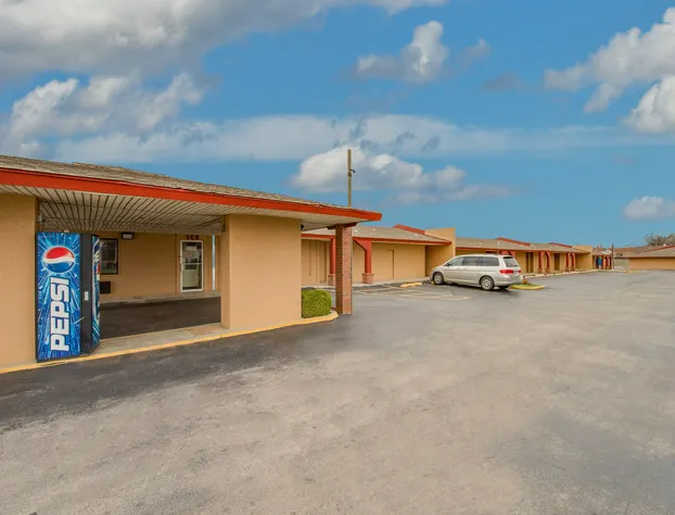 Travelers Inn Midwest City hotel detail image 1