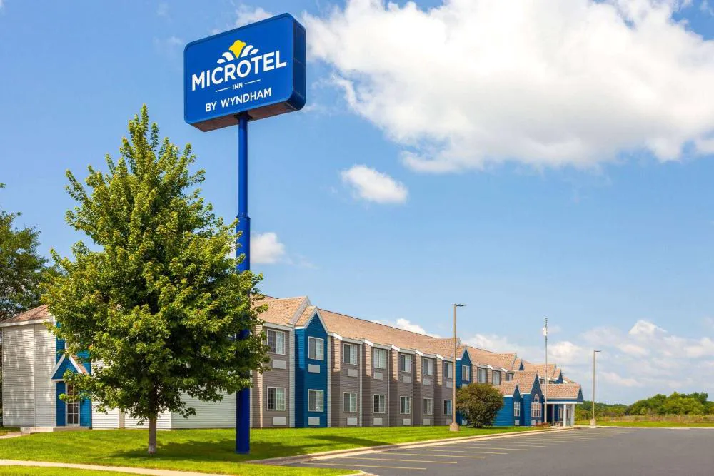 Microtel Inn by Wyndham Janesville hotel hero
