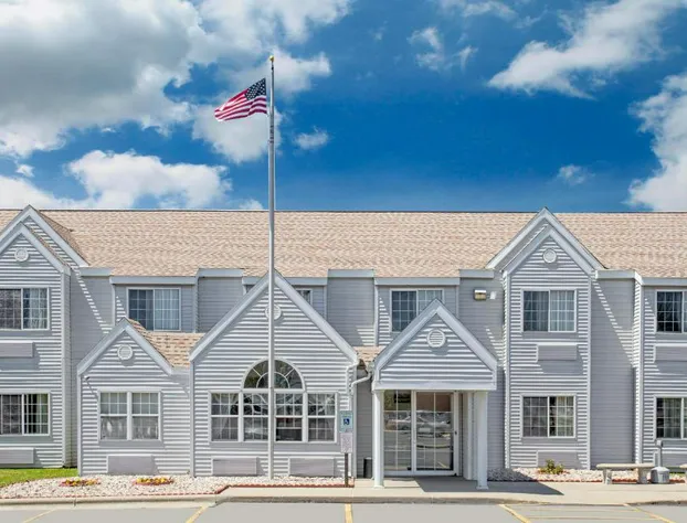 Microtel Inn by Wyndham Janesville hotel detail image 1