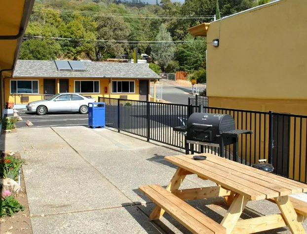 Lake Marina Inn hotel detail image 1