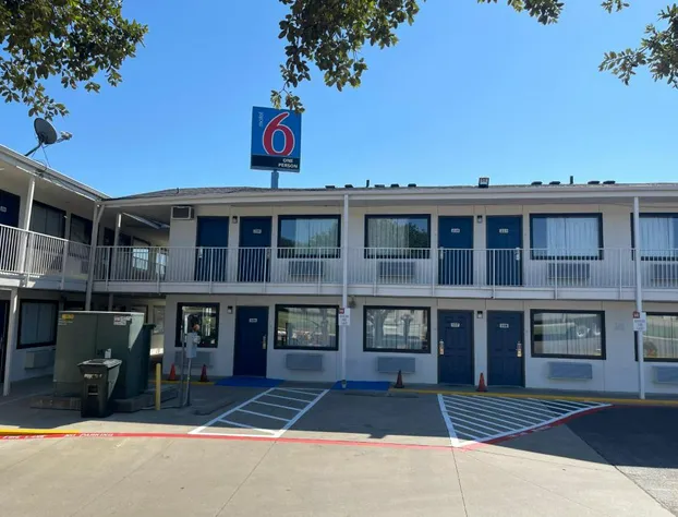 Motel 6 Denton, TX - UNT hotel detail image 1