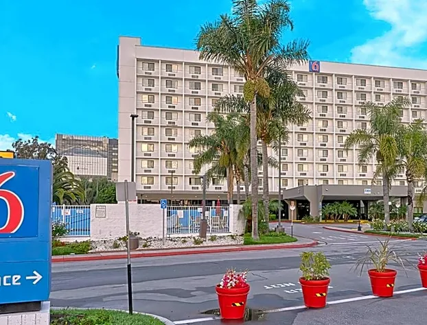 Motel 6 Los Angeles, CA - Los Angeles - LAX hotel detail image 1