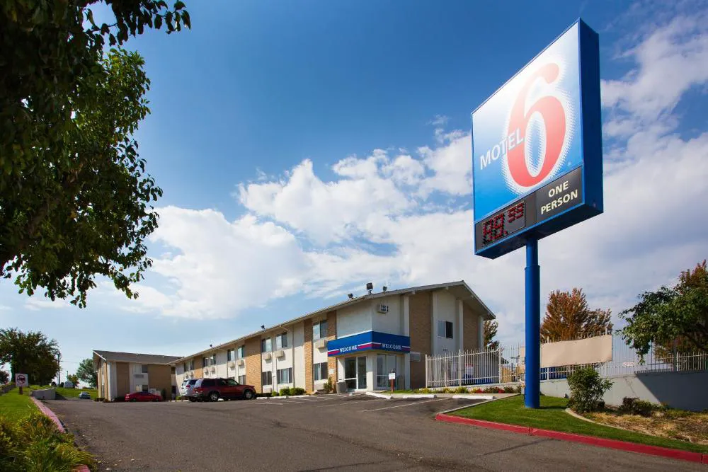 Motel 6 Boise - Airport hotel hero