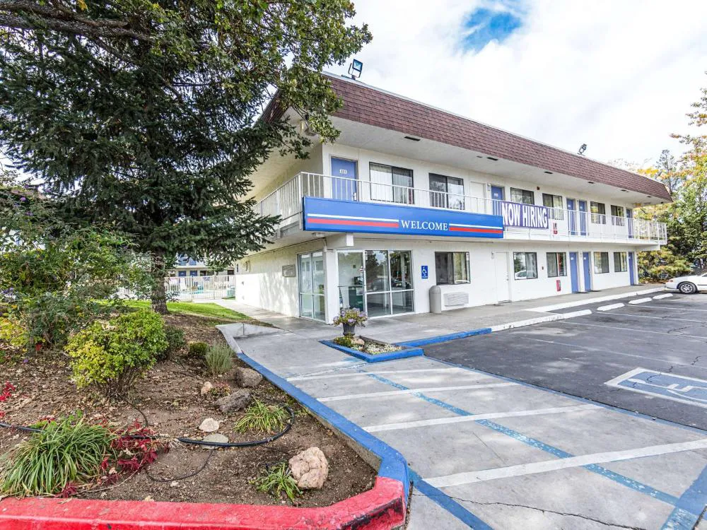 Motel 6 Yreka, CA hotel hero
