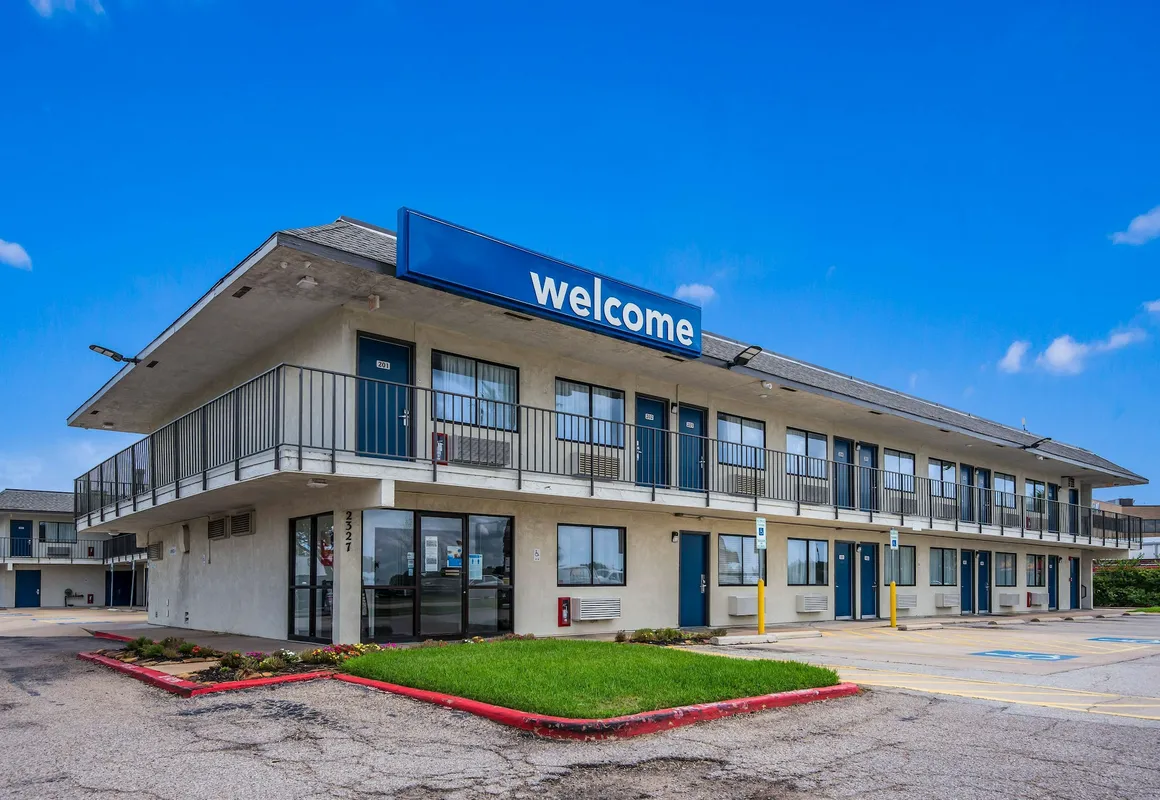 Motel 6 College Station, TX - Bryan hotel hero