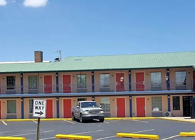 Budget Inn - Washington hotel detail image 1