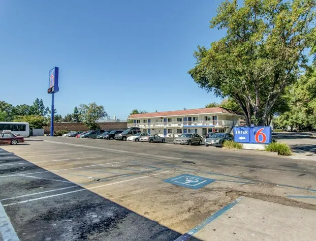 Motel 6 Stockton, CA - North hotel detail image 3