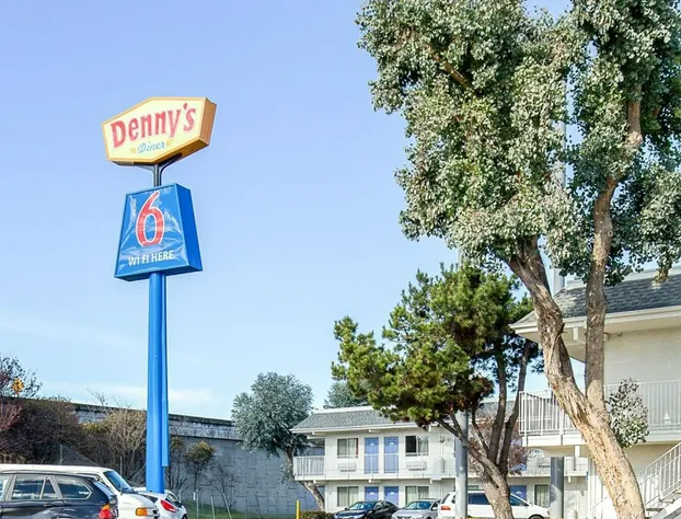 Motel 6 Hayward, CA – Silicon Valley Gateway hotel detail image 2