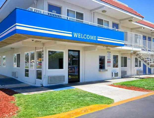 Motel 6-Fresno CA - Blackstone South hotel detail image 2