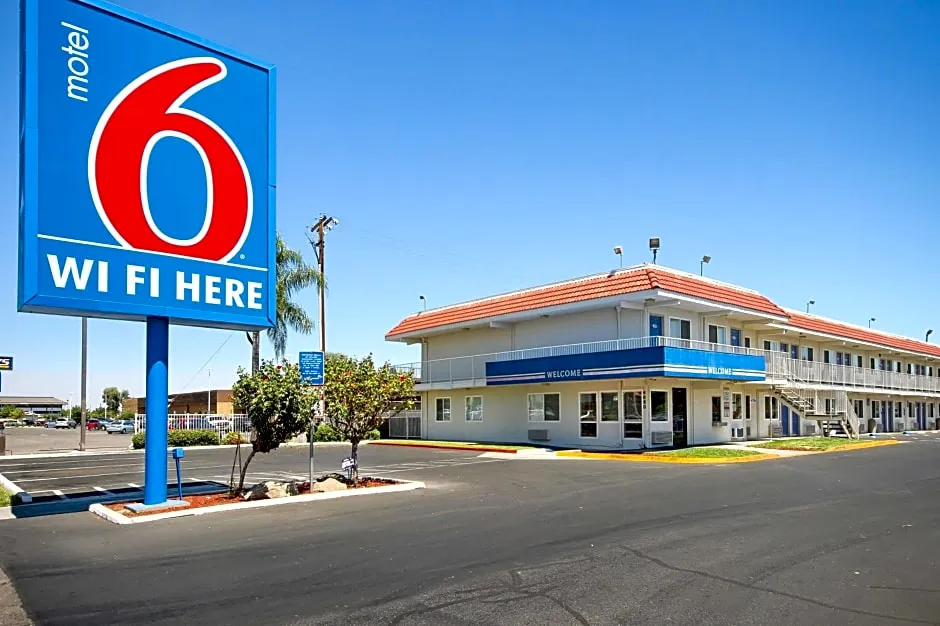 Motel 6-Fresno, CA - Blackstone South hotel hero