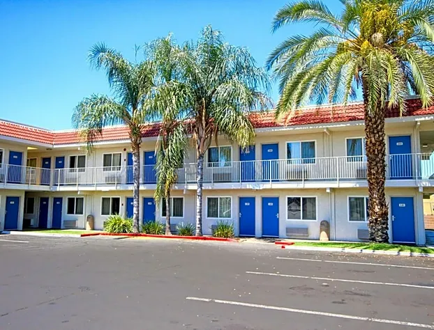 Motel 6-Fresno, CA - Blackstone South hotel detail image 1