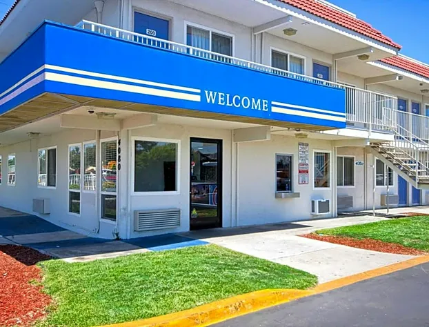 Motel 6-Fresno, CA - Blackstone South hotel detail image 4