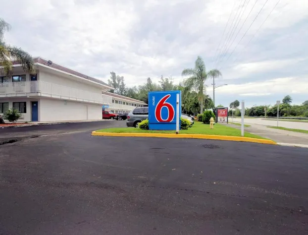 Motel 6 Dania Beach hotel detail image 1