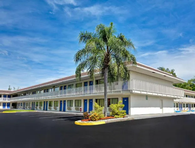 Motel 6 Dania Beach hotel detail image 4