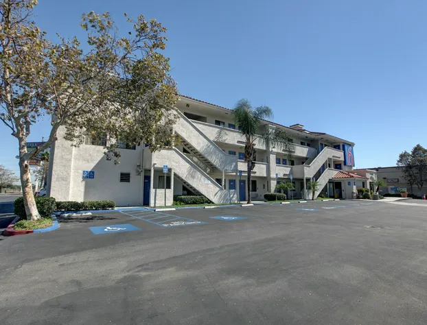 Motel 6 Bellflower, CA - Los Angeles hotel detail image 1