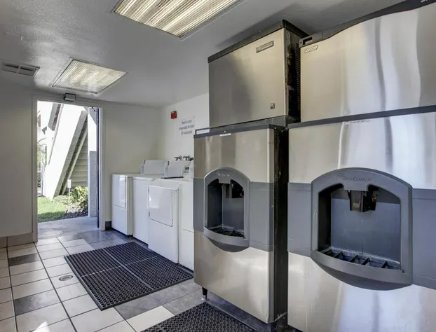 Motel 6 Bellflower, CA - Los Angeles hotel detail image 4