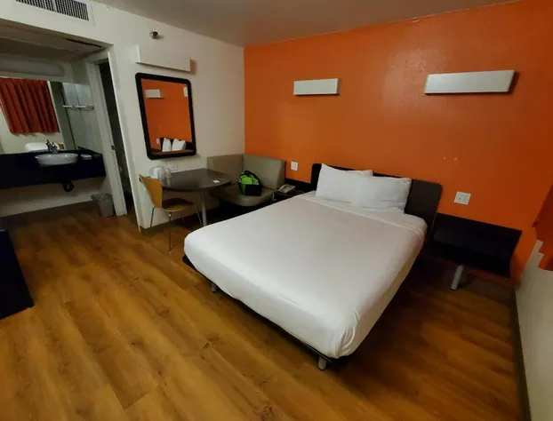 Super 8 by Wyndham Petaluma hotel detail image 2