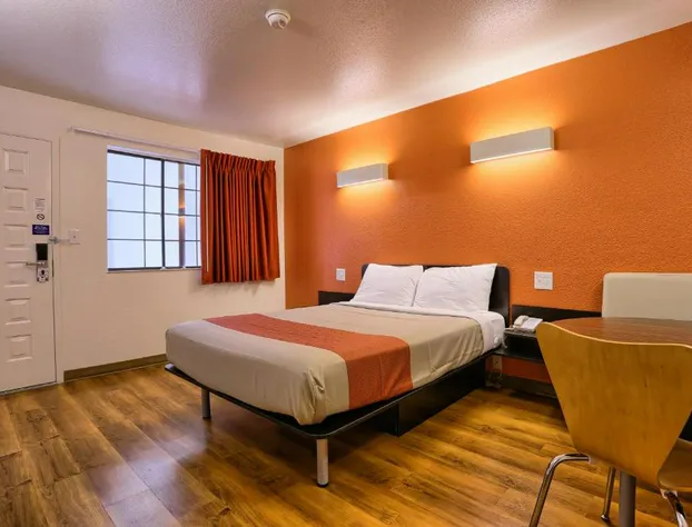 Super 8 by Wyndham Petaluma hotel detail image 4