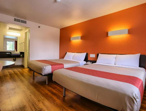 Super 8 by Wyndham Petaluma hotel detail image 3