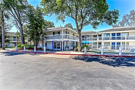 Motel 6 Oakland, CA - Embarcadero hotel detail image 4