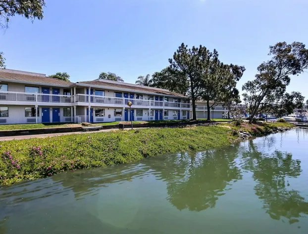 Motel 6 Oakland, CA - Embarcadero hotel detail image 1