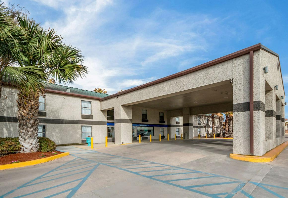 Motel 6 Laredo, TX - North I-35 hotel hero