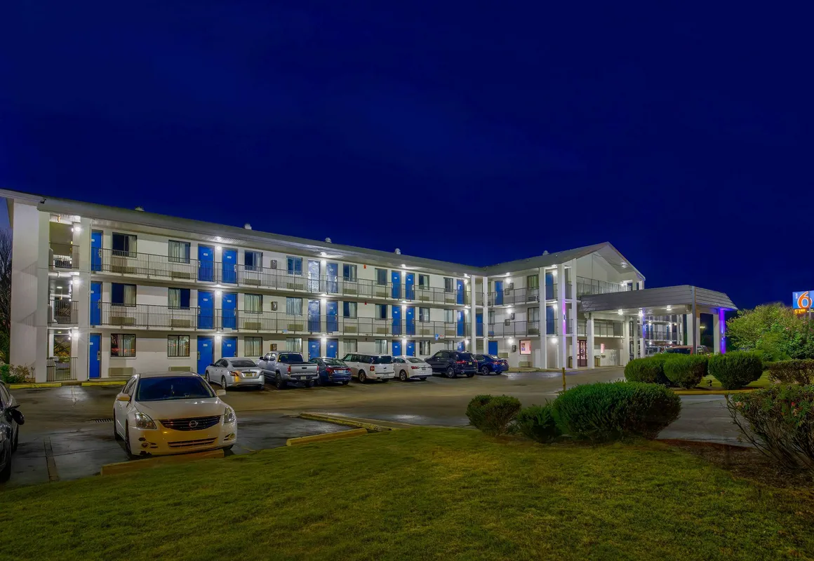 Motel 6 Jackson, MS hotel hero