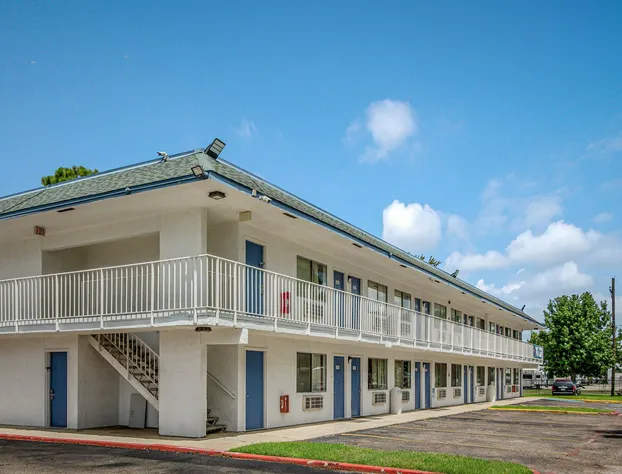 Motel 6 Conroe, TX hotel detail image 1