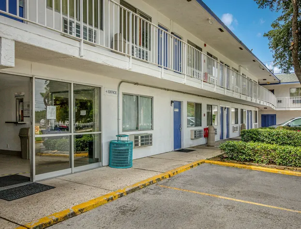 Motel 6 Conroe, TX hotel detail image 2