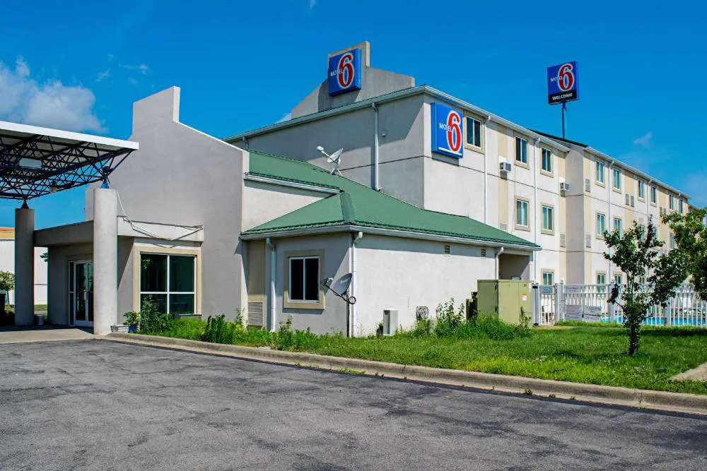Motel 6 Seymour, IN - North hotel hero