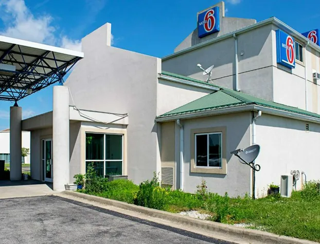 Motel 6 Seymour, IN - North hotel detail image 1