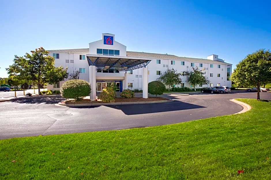 Motel 6 Brooklyn Center, MN - Minneapolis hotel hero