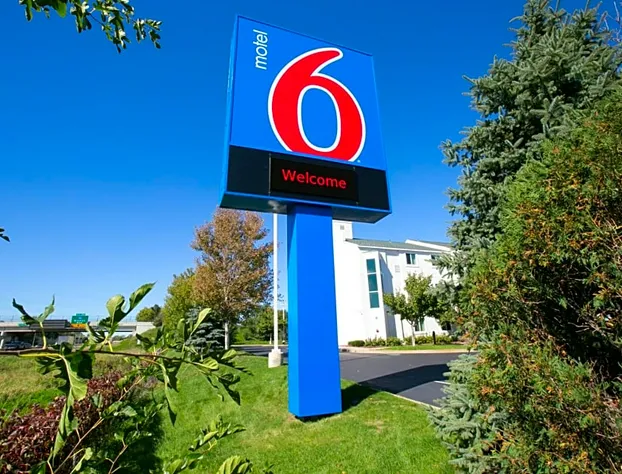 Motel 6 Brooklyn Center, MN - Minneapolis hotel detail image 2